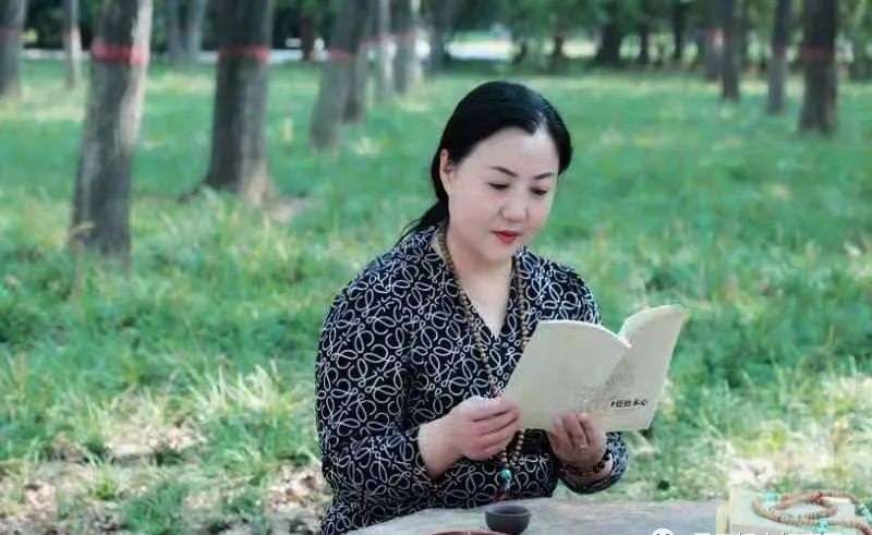 为弘扬易学文化添新功访东方易学明珠——胡普清
