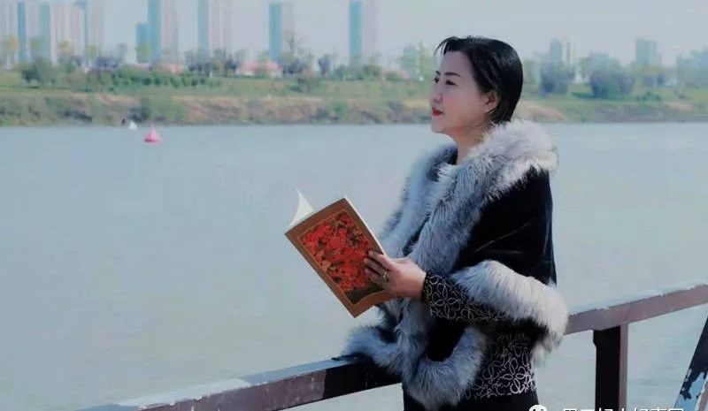 为弘扬易学文化添新功访东方易学明珠——胡普清