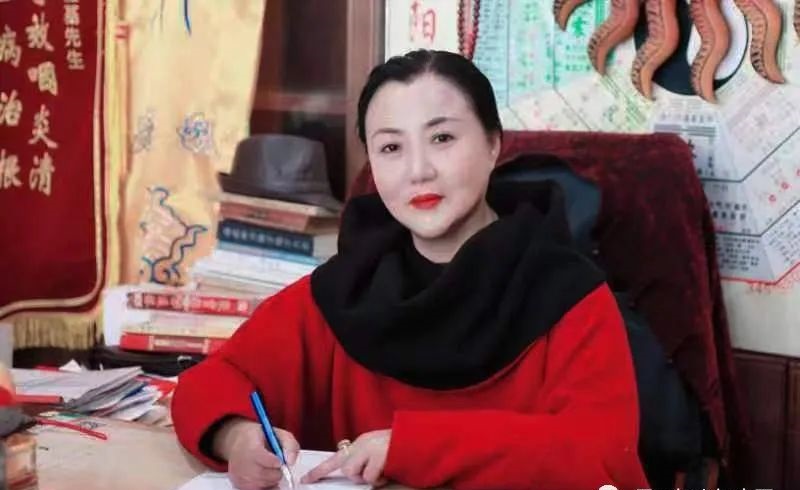 为弘扬易学文化添新功访东方易学明珠——胡普清