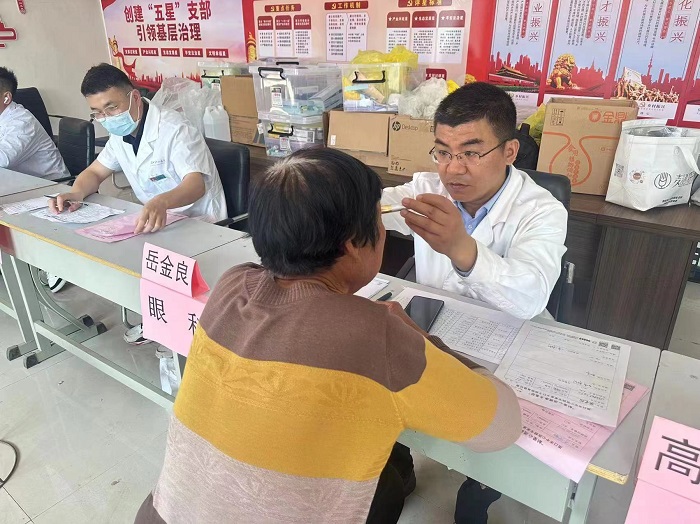周口市中心医院开展“走基层、献爱心、送健康”专家家乡义诊活动
