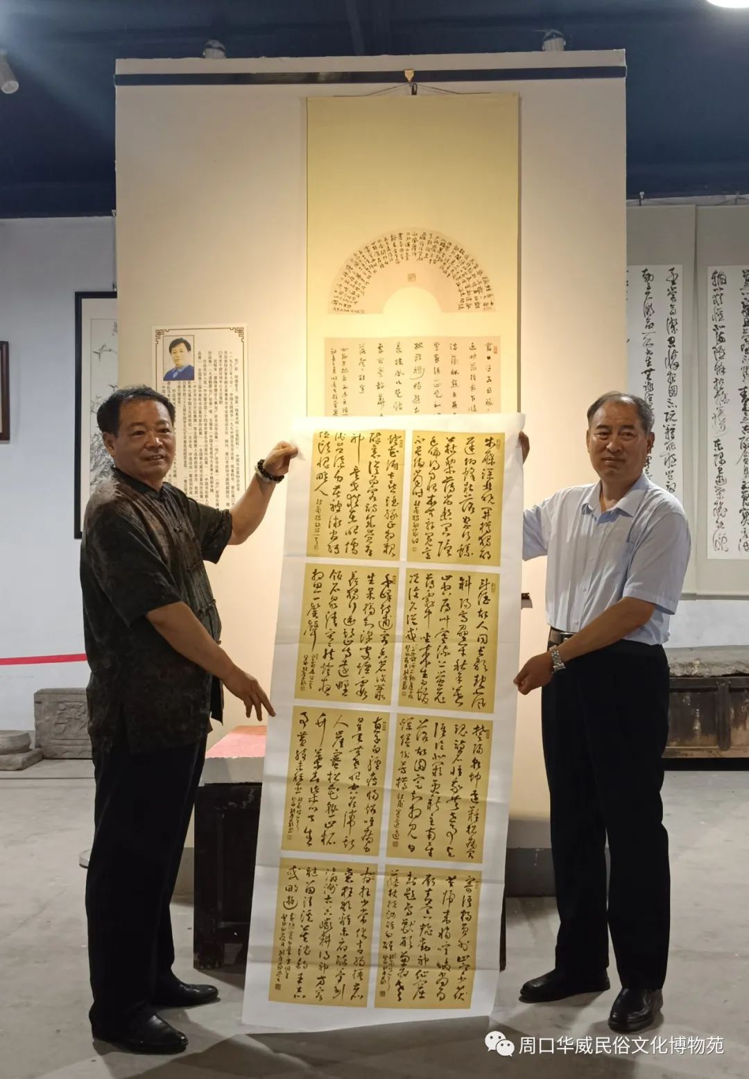 著名书法家刘广岩向华威民俗文化博物苑捐赠书法“墨宝”
